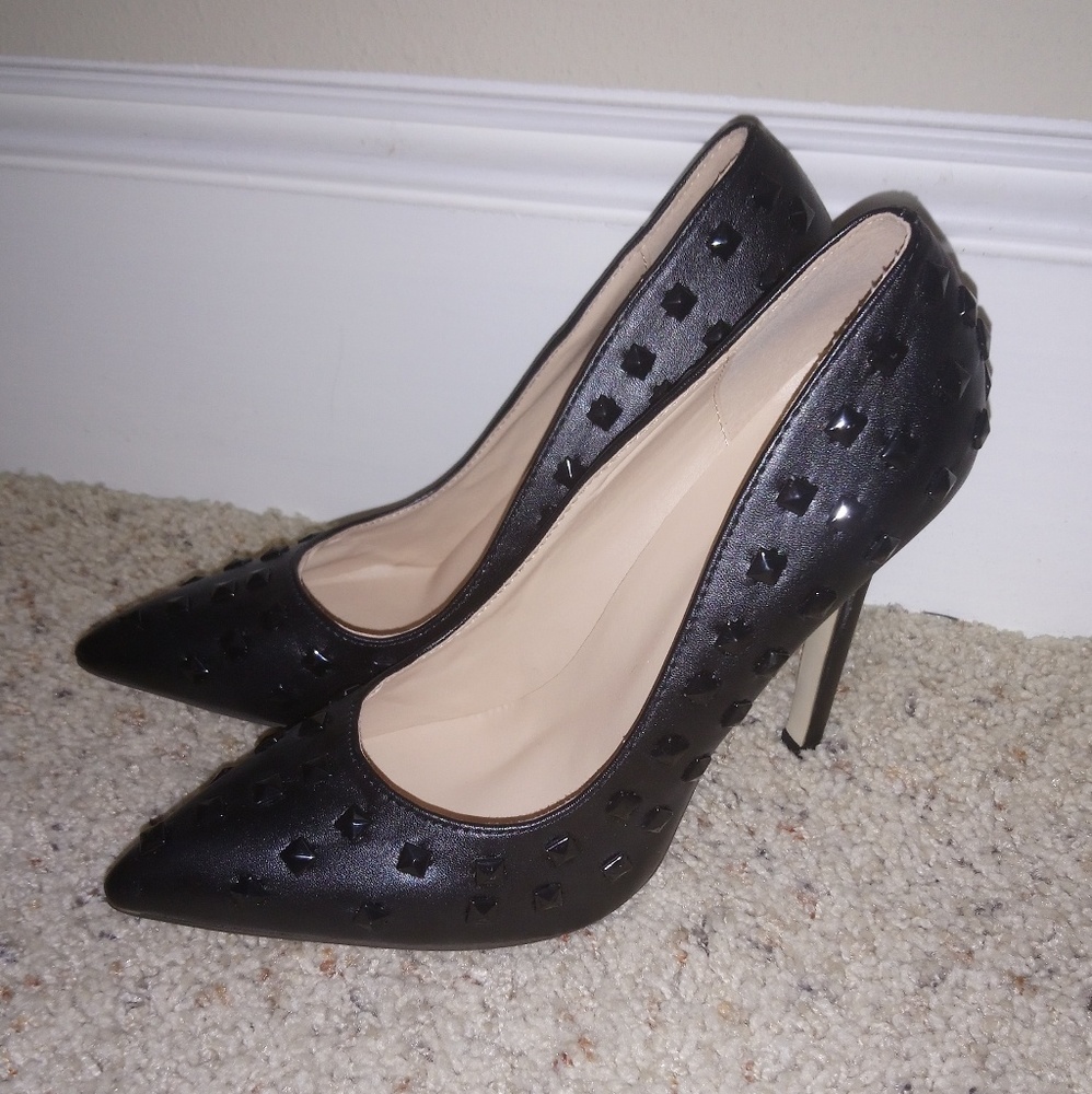 Black Pumps